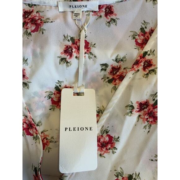 Pleione Blouse Womens Plus Size 3X Short Sleeve Floral Print Faux Wrap Neckline - Picture 9 of 12